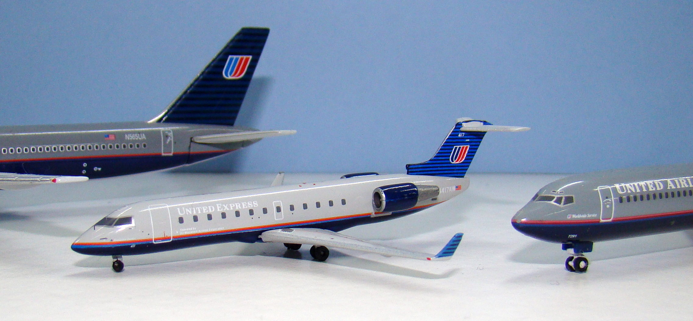 Shades of Grey: Air Wisconsin / United Express CRJ-200 N417AW by 