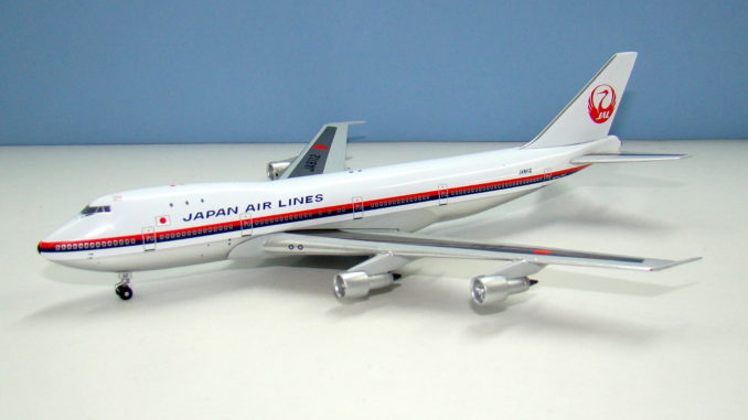 Classic Crane: Japan Air Lines Boeing 747-146 JA8112 by Apollo 