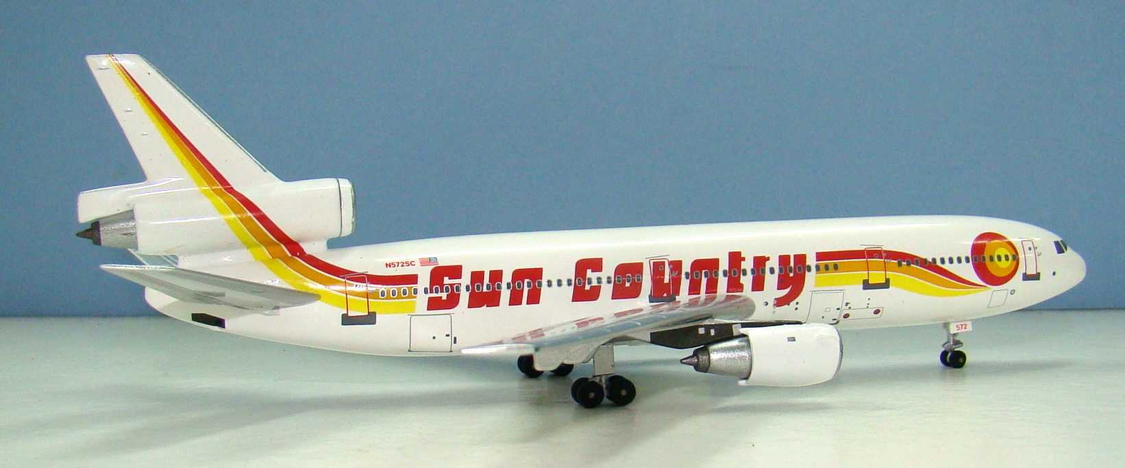 Trijet Sunset : Sun Country Airlines McDonnell Douglas DC-10-10