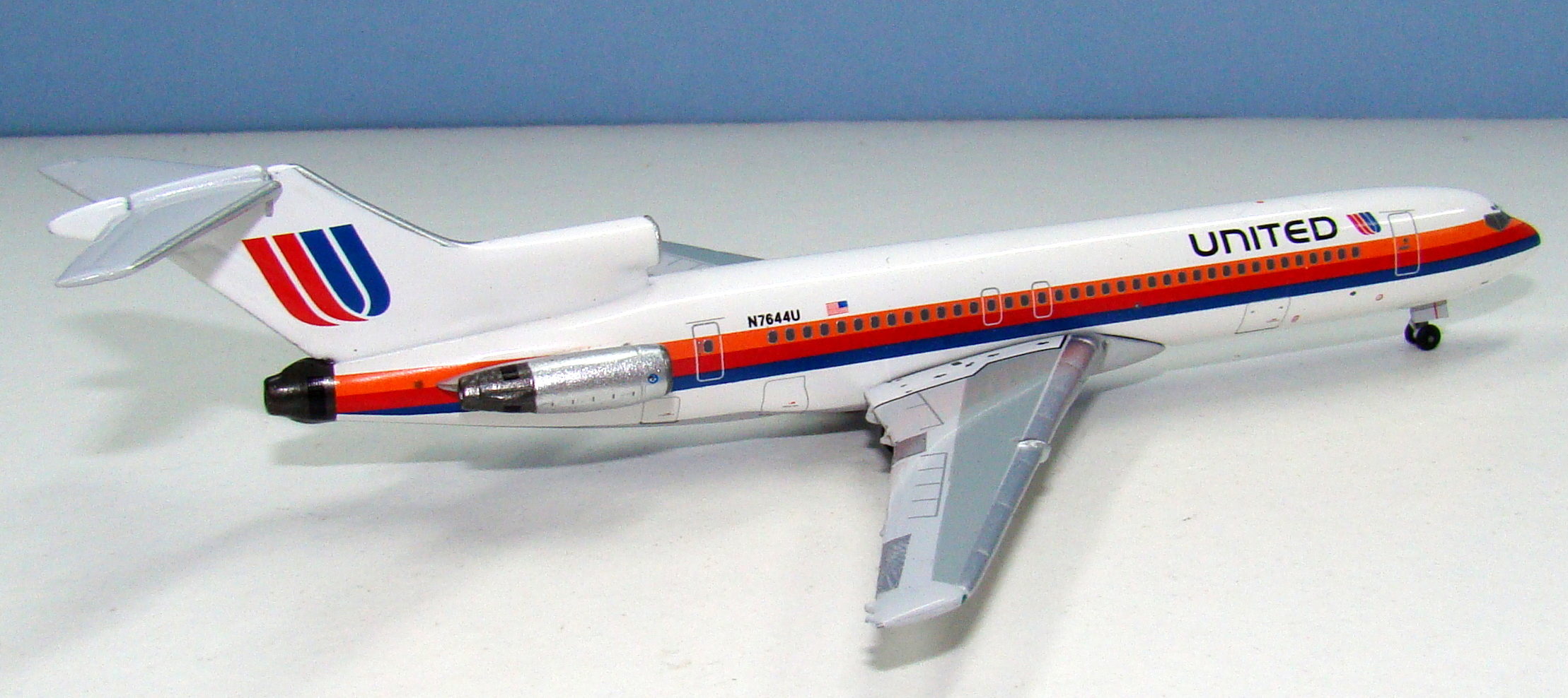 Three Decades Plus: United Airlines Boeing 727-222 N7644U by 
