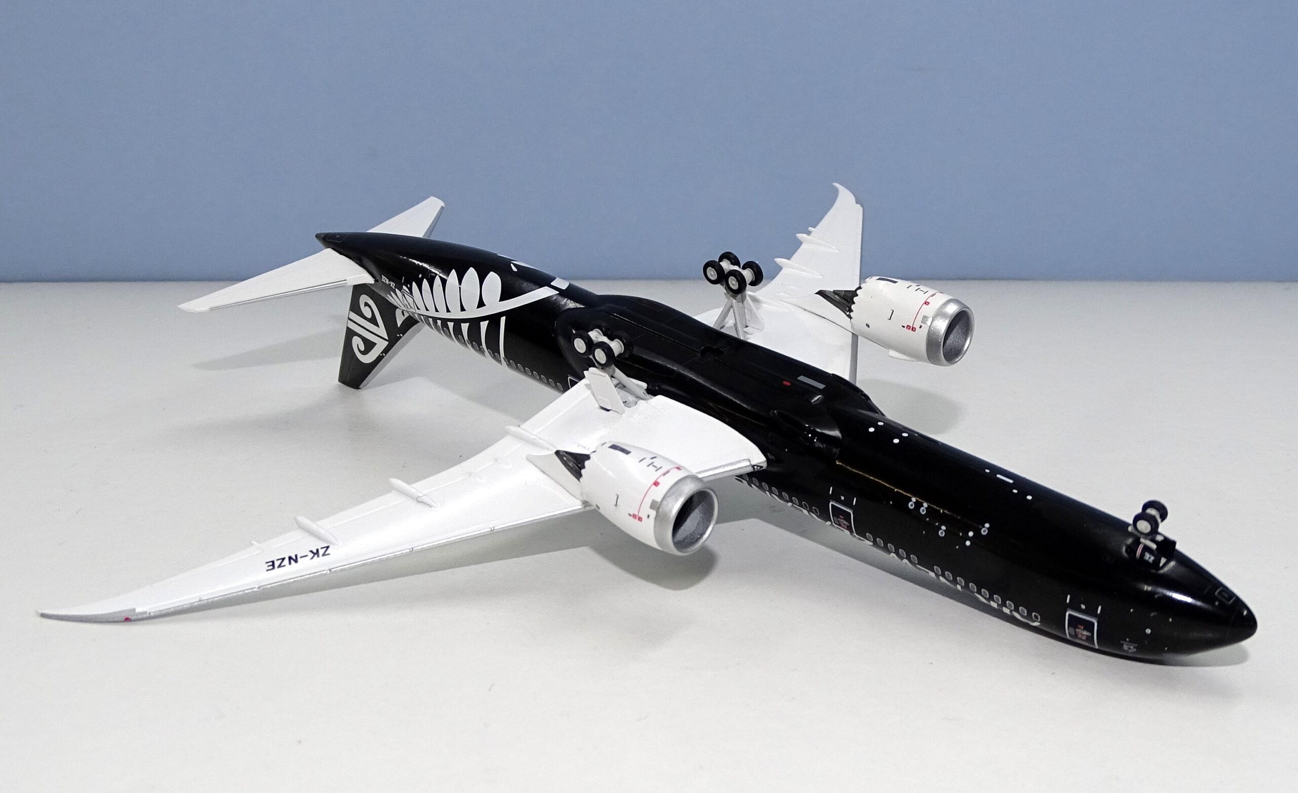 Trent Troubles: Air New Zealand Boeing 787-9 ZK-NZE by NG Models 